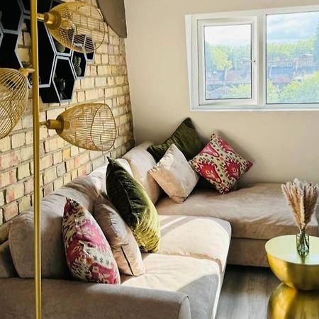 Апартаменты Stylish Two-Story London Retreat Экстерьер фото