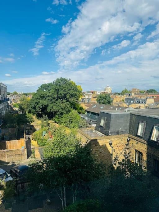 Апартаменты Stylish Two-Story London Retreat Экстерьер фото