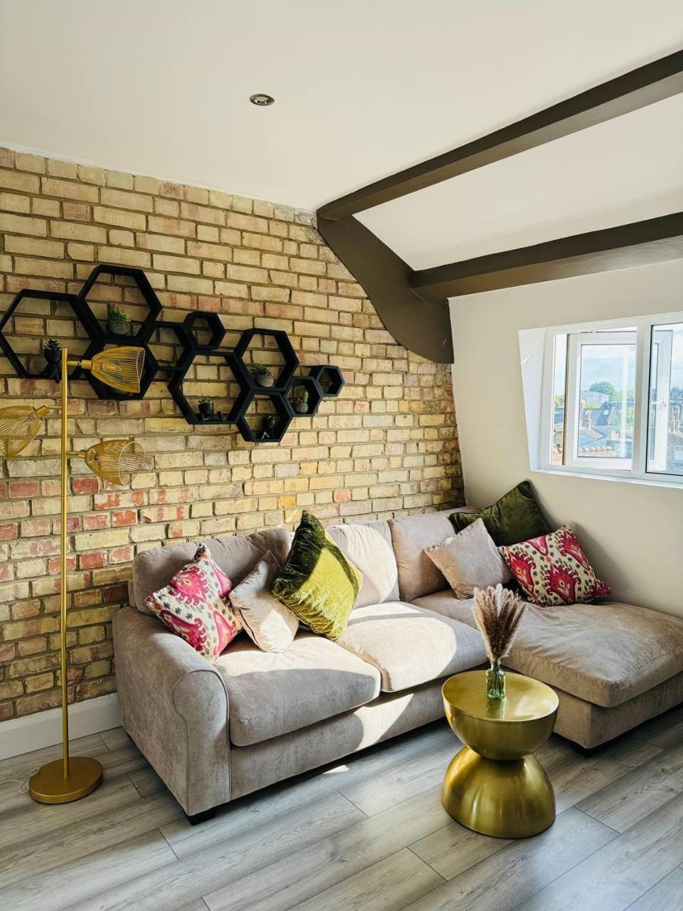 Апартаменты Stylish Two-Story London Retreat Экстерьер фото